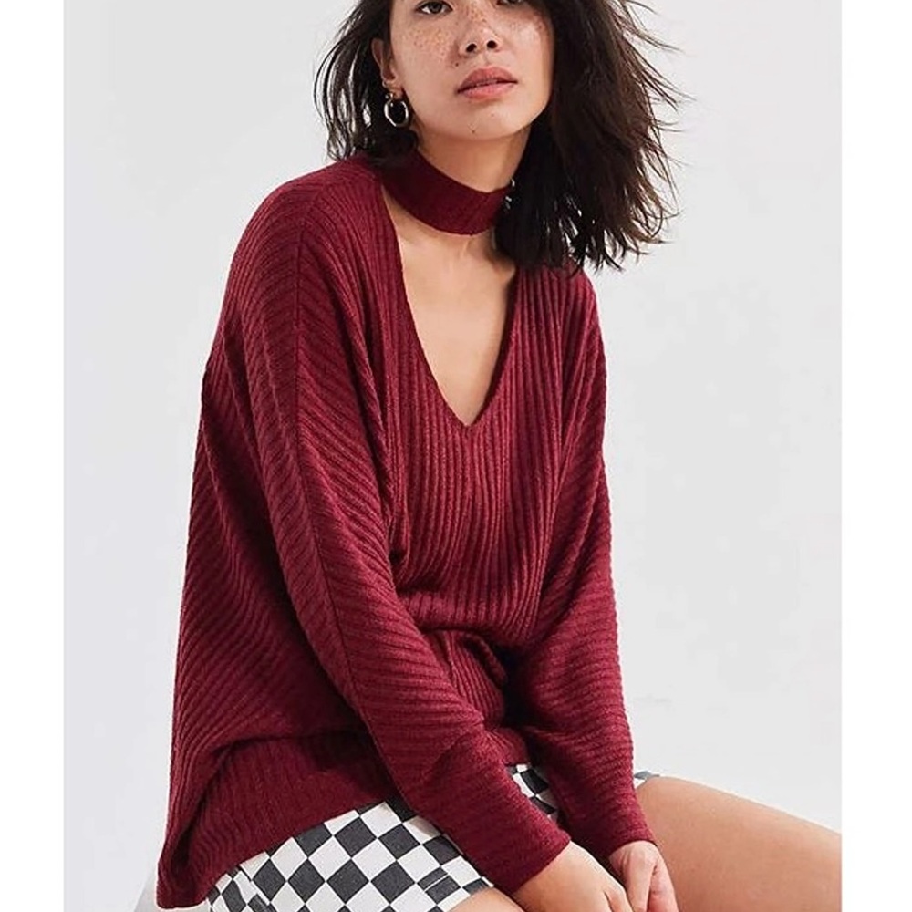Chic Burgundy V-Neck Sweater from Urban Outfitters Size Small